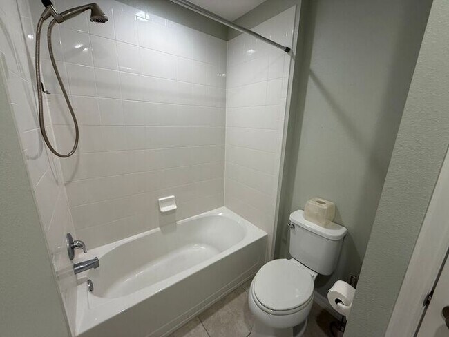 Building Photo - 5/3 Near Clermont -$500 OFF THE FIRST MONTH'S RENT