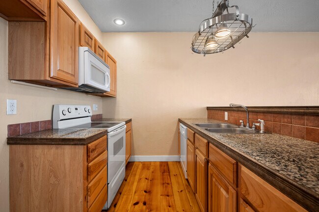 Building Photo - 1543 S Tuscany Ct