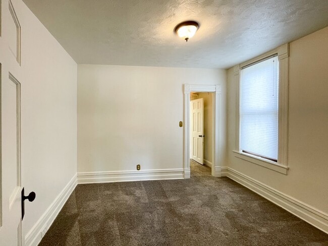 Building Photo - 1116 W Ofarrell St