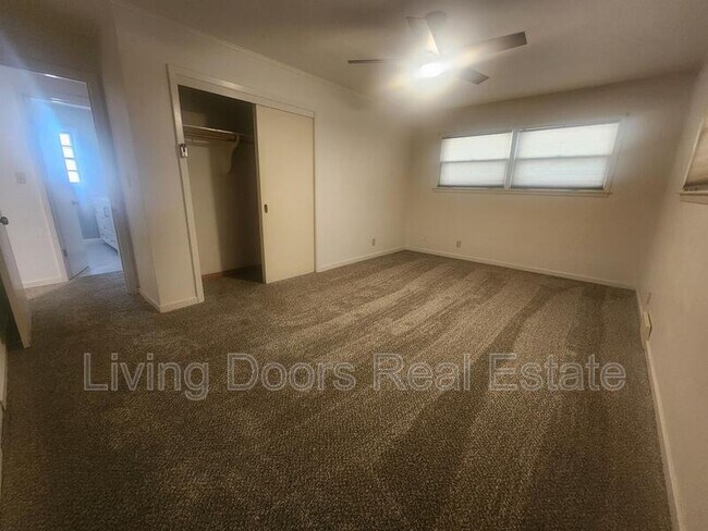 Building Photo - 3870 Steele Ave