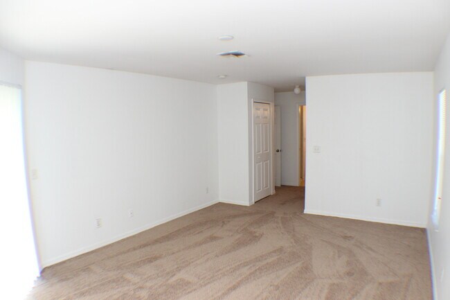 Building Photo - Quiet and Spacious Single Family Home in NW Cape Coral