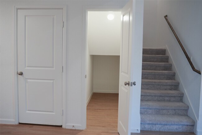 Building Photo - 3210 Spanish Oak Ln