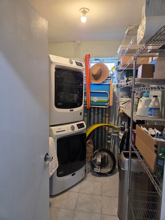 Building Photo - 2802 Crown Ct