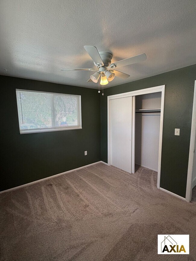 Building Photo - 11004-08