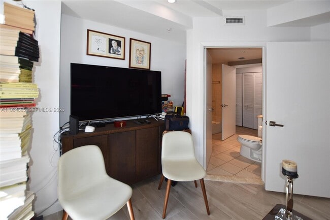 Building Photo - 801 Brickell Key Blvd