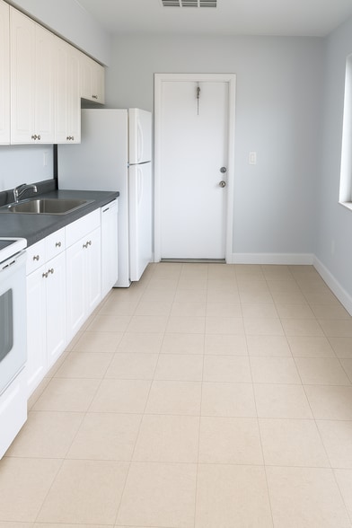 Building Photo - 4060 SW 58th Ter