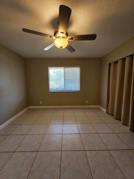 Building Photo - 4876 Orleans Ct