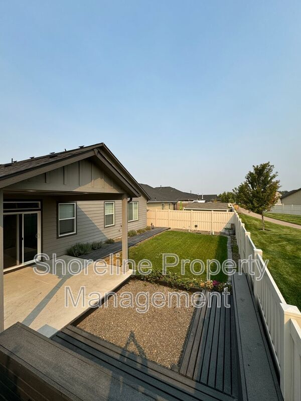 Building Photo - 511 Diamond Lake St