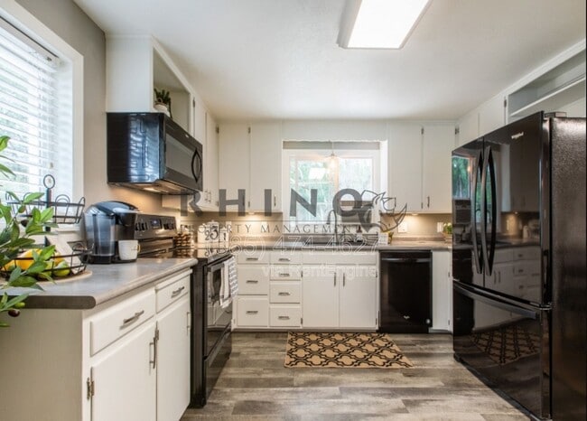 Building Photo - 255 N 400 E