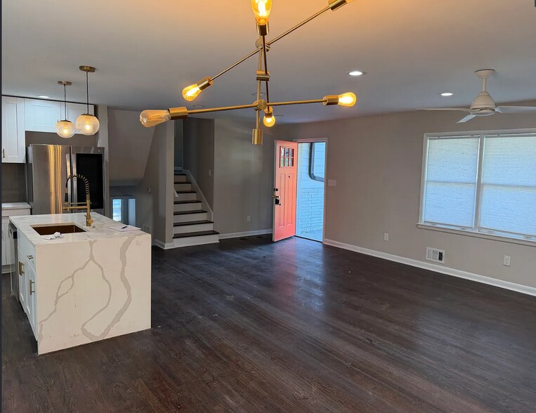 Building Photo - 2281 Shamrock Dr