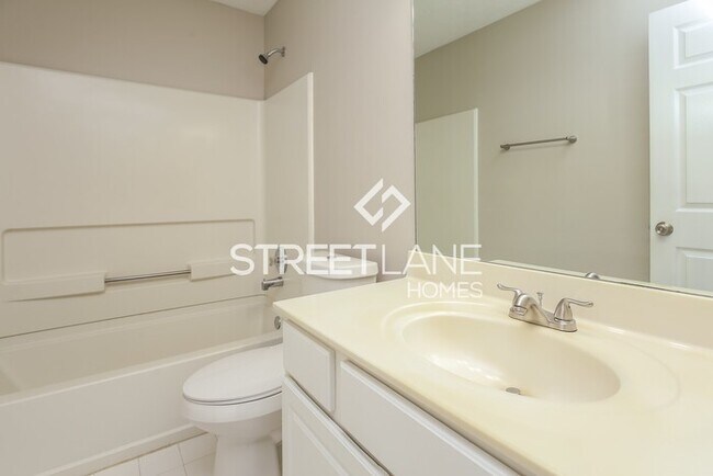 Building Photo - NOW OFFERING FIRST FULL MONTH FREE!