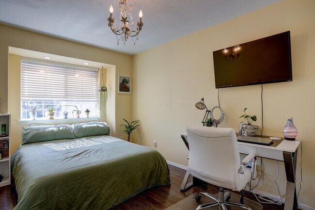 Bedroom 2 - 1086 NE Locksley Dr