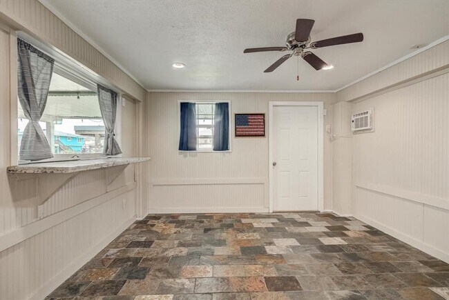 Building Photo - 1099 Redfish St