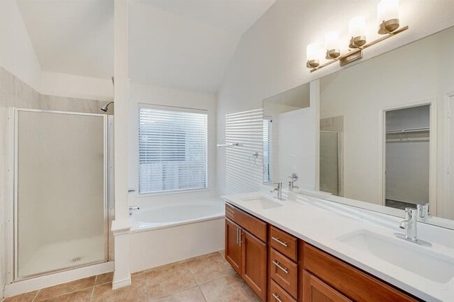 Building Photo - 298 Fall Dr