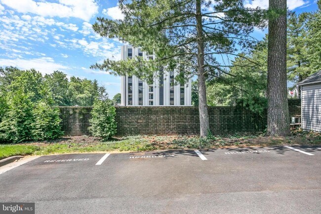 Building Photo - 3395 Lakeside View Dr