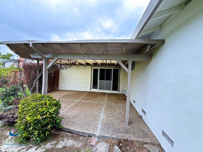 Building Photo - 1370 Fernwood Ln