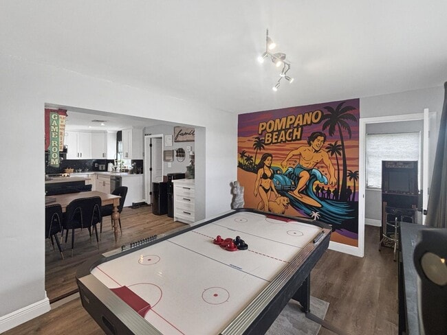 Building Photo - 100 SW 17th St