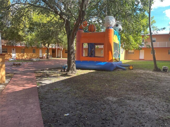 Building Photo - 1245 W 24th St