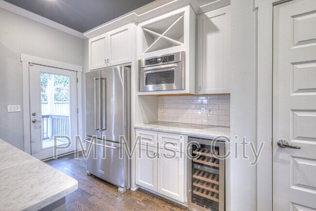 Building Photo - 1537B Battlefield Dr