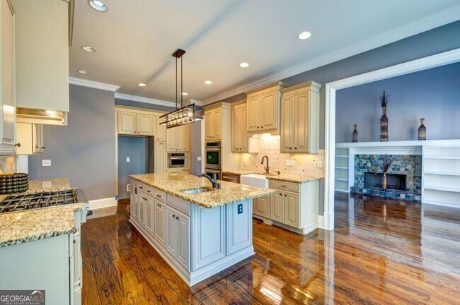 Building Photo - 1049 Highland Village Trail
