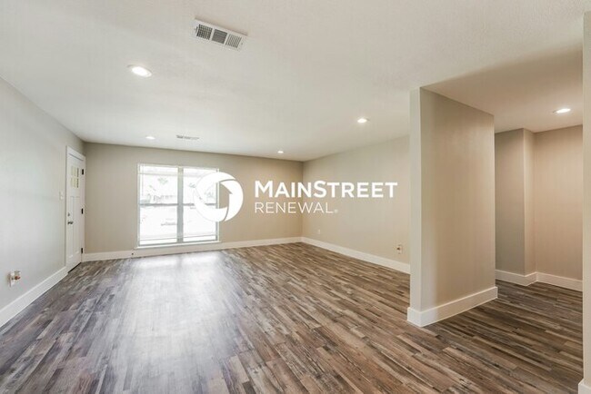 Building Photo - 4 Bedroom Pet-Friendly Home in Mesquite, TX with Main Street Renewal