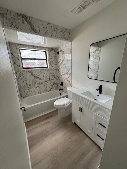 Building Photo - 103 N Hart Blvd