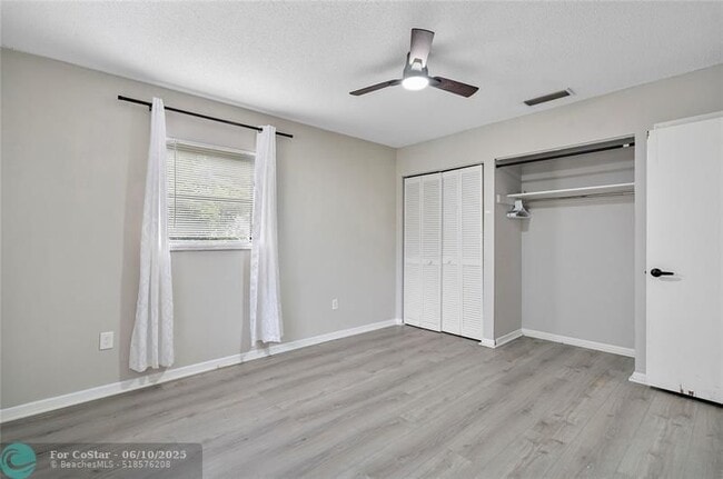 Building Photo - 3317 NE Jeannette Dr