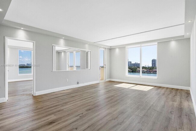 Building Photo - 10350 W Bay Harbor Dr