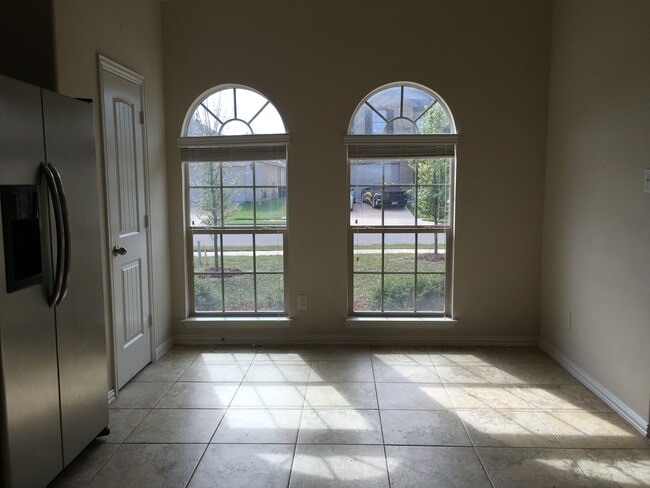 Building Photo - Great Open Floor Plan in Buda