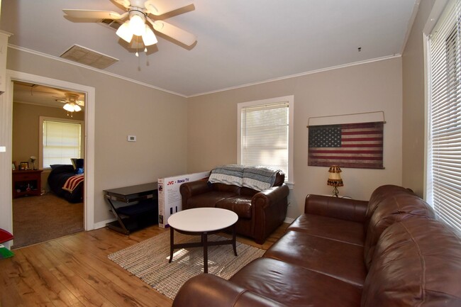 Building Photo - 209/211 W Virginia Ave. Duplex