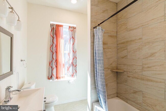 Building Photo - 1829 N 27th St