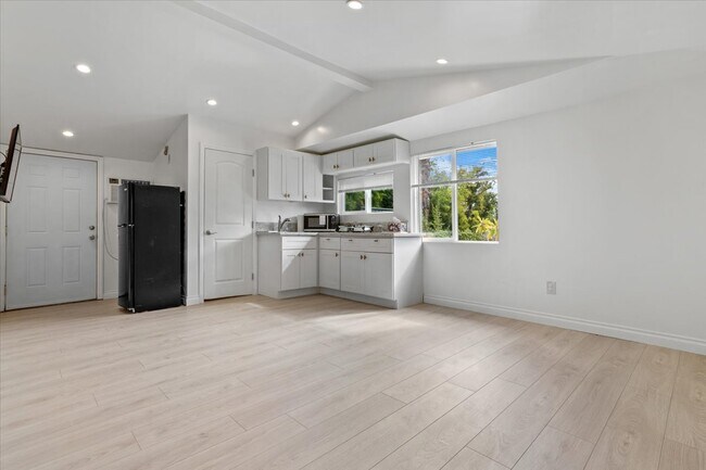 Building Photo - 5718 Comanche Ave