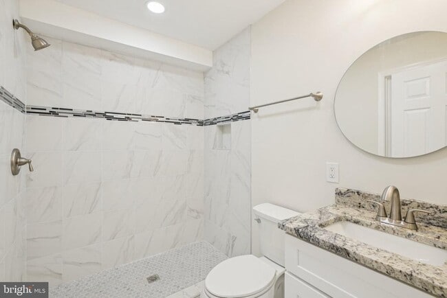 Building Photo - 729 Madison St NW