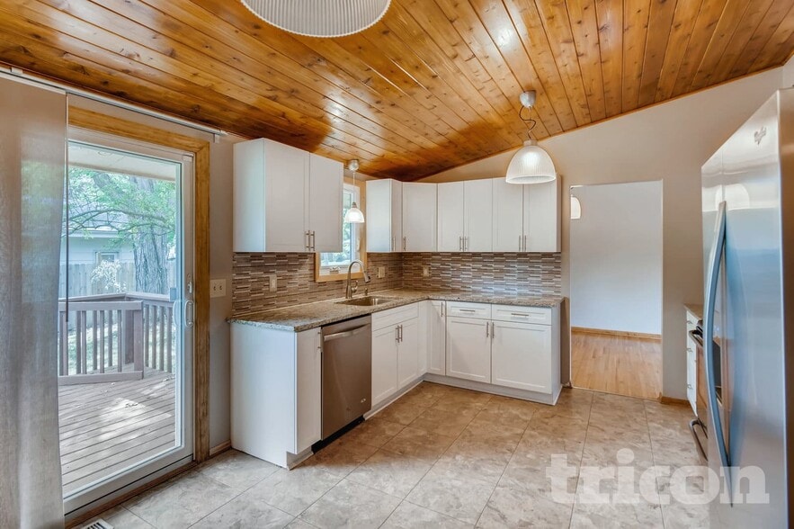 Building Photo - 9241 34th Ave N