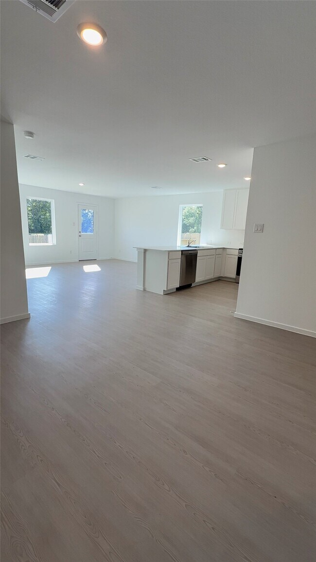 Building Photo - 327 Parkin Ct