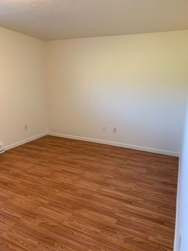 Building Photo - 1211 Summers Ln