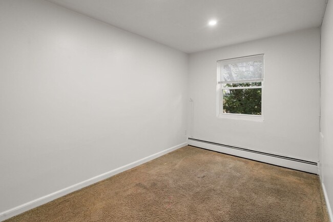 Building Photo - 39 Montvale Ave