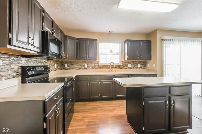 Building Photo - 6672 Colleens Way