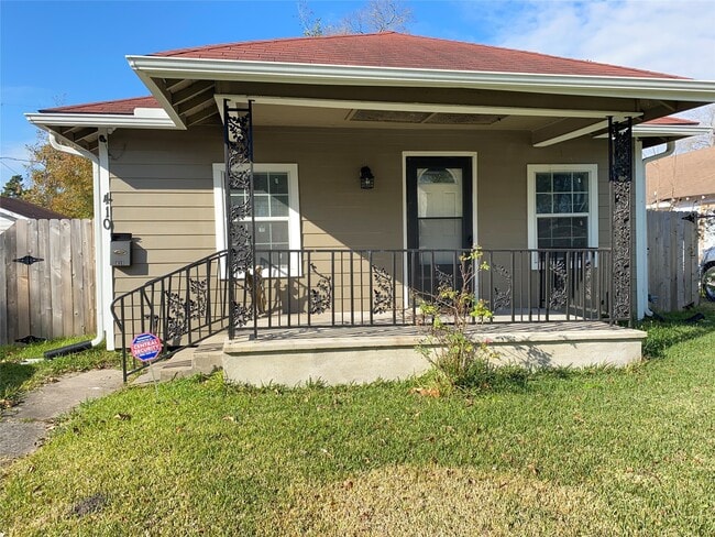 Building Photo - 410 Woolworth St