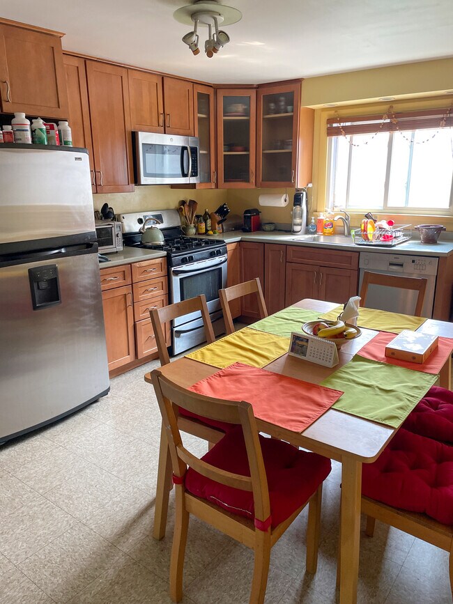 Building Photo - 24 Sunset Rd