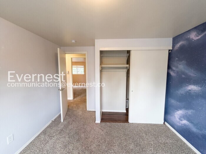 Building Photo - 5550 Lantana Cir