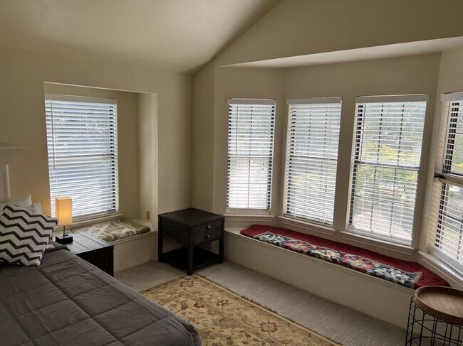 Building Photo - 501 Westbrook Dr