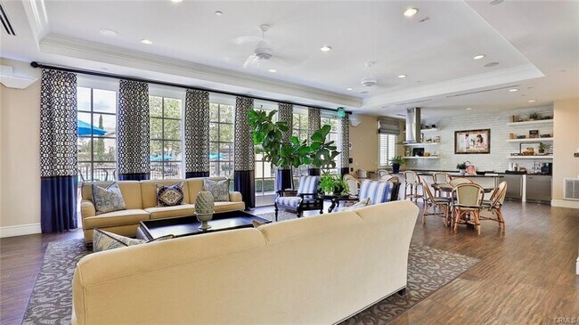 Building Photo - 2832 E Clementine Dr