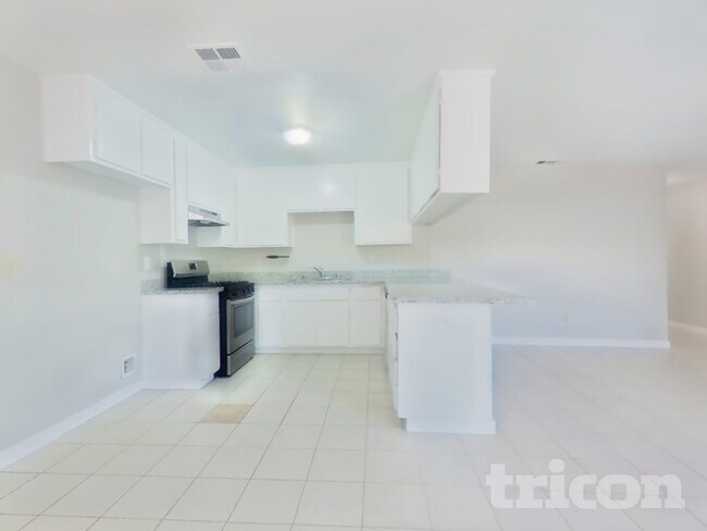 Building Photo - 601 Jeelu Way