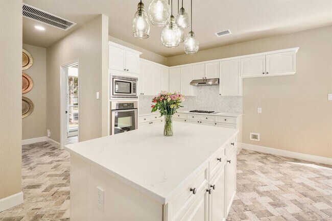 Building Photo - 8216 Fern Bluff Ave