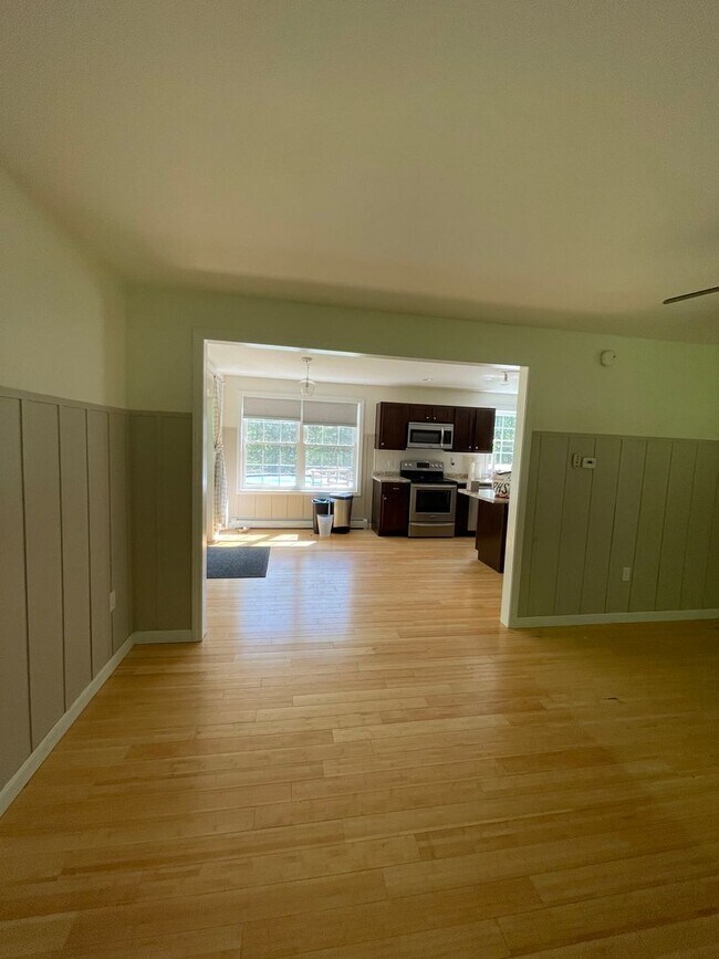 Building Photo - 7 Browns Freehold