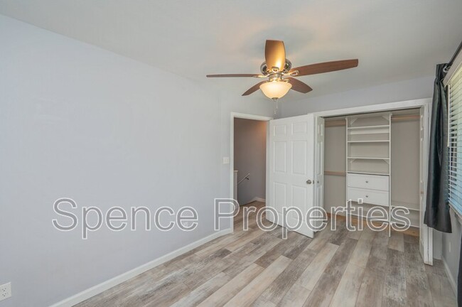 Building Photo - 710 Legion Dr