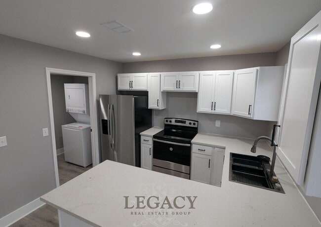 Building Photo - 408 Huntington Ridge Dr