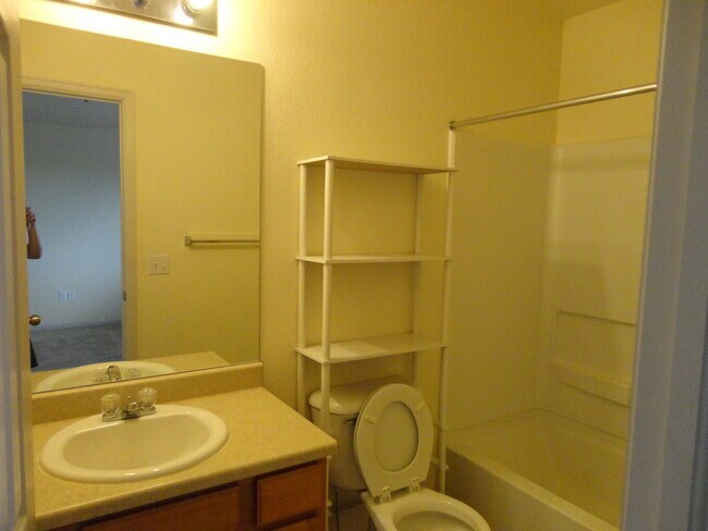 Building Photo - Single Family Home For Rent