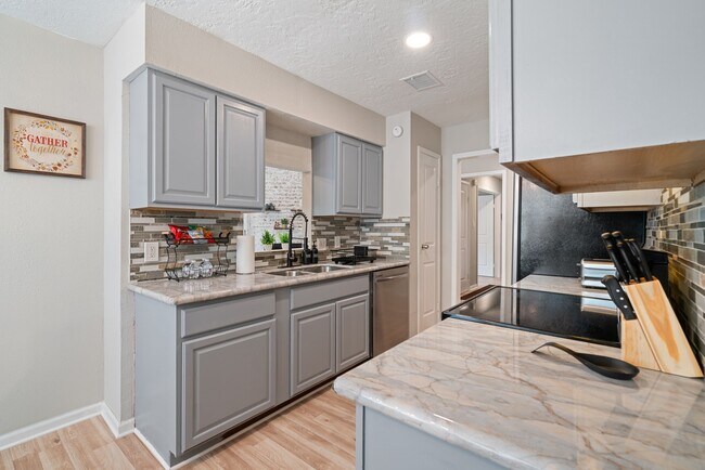 Building Photo - 2523 Village Oak Dr.